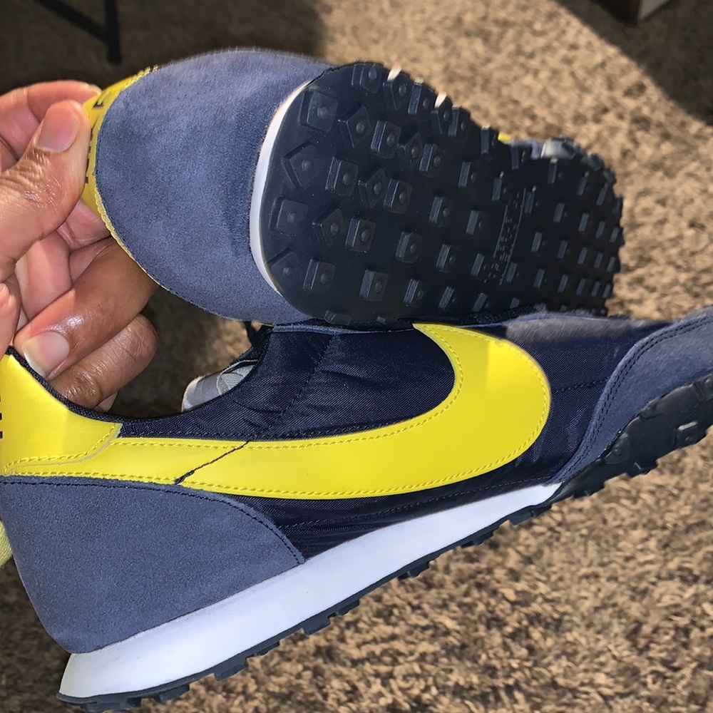 NIKE WAFFLE RACER